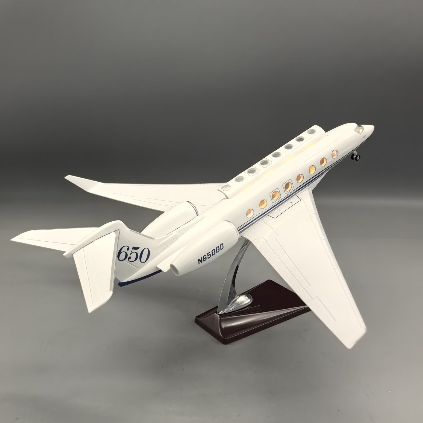 Gulfstream G650ER Jet Model – 1:50 Scale (45cm / 17.7in) – LED Architectural Cutaway