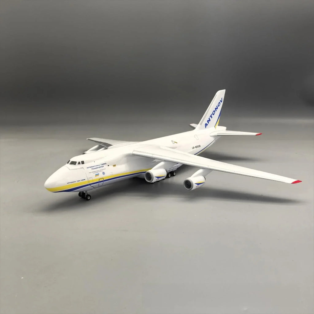 Ukraine International Antonov An-124 1:165 – 42 cm / 16.5 in