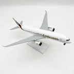 طائرة ايرباص A350 من طيران الإمارات – 30 سم / 11.8 بوصة – نموذج عرض مكتبي من الراتنج الصلب