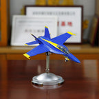 طائرة مقاتلة أمريكية من طراز Blue Angels F/A-18 Hornet بمقياس 1:72 - 25 سم / 9.8 بوصة - نموذج طائرة مقاتلة مصبوب ممتاز من سبائك الزنك والبلاستيك ABS