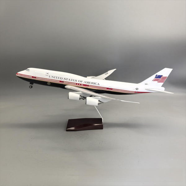 Air Force One Boeing 747-8 (VC-25B) 1:150 Scale Model Airplane – New Presidential Livery (47cm / 18.5")