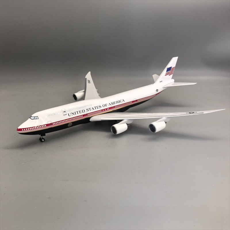 Air Force One Boeing 747-8 (VC-25B) 1:150 Scale Model Airplane – New Presidential Livery (47cm / 18.5") - Image 3