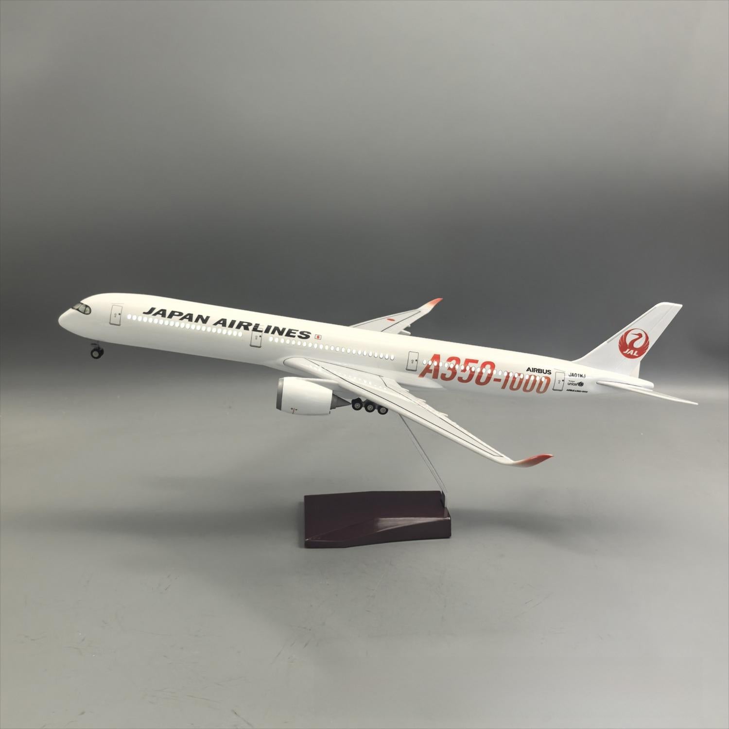 Japan Airlines Airbus A350-1000 – 47 cm / 18.5 in – Synthetic Resin Desktop Display Model - Gallery 1