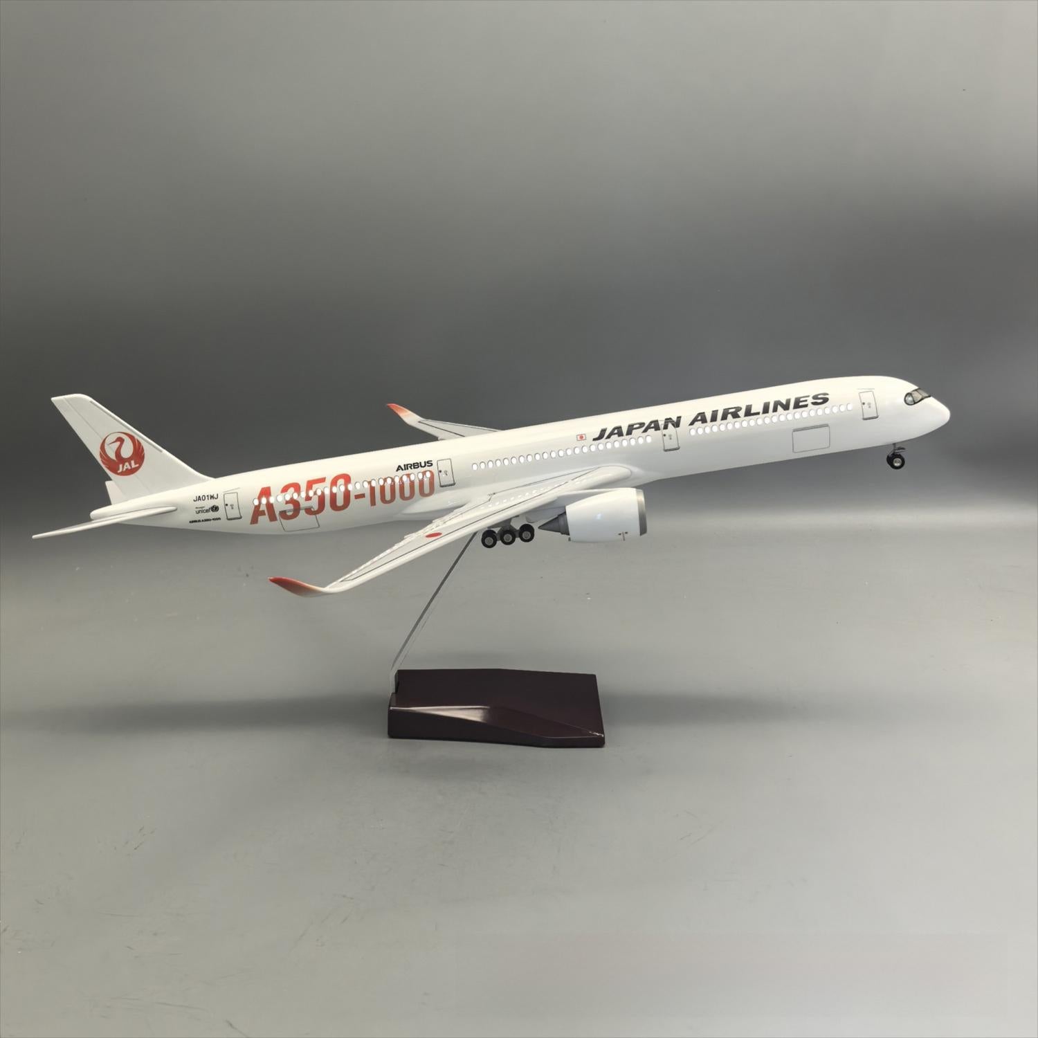 Japan Airlines Airbus A350-1000 – 47 cm / 18.5 in – Synthetic Resin Desktop Display Model - Gallery 2