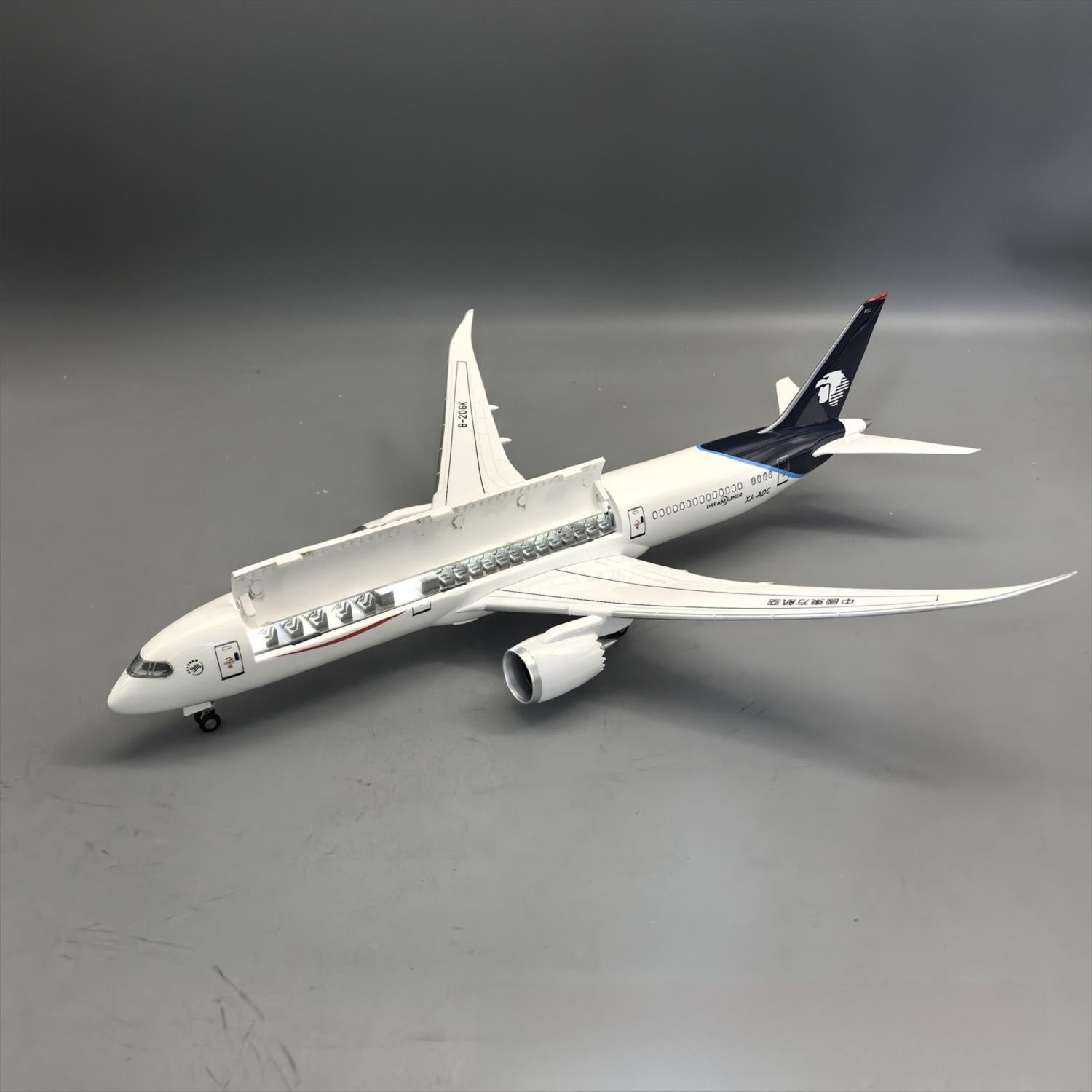 Aeroméxico Boeing 787-9 Dreamliner – 42 cm / 16.5 in – Openable Hatch Cover LED Display Model