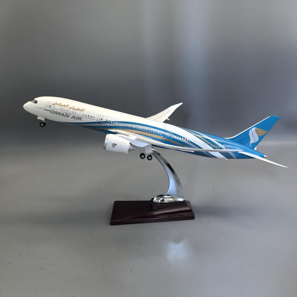 Oman Air Boeing 787-9 Dreamliner – 42 cm / 16.5 in – Openable Hatch Cover LED Display Model
