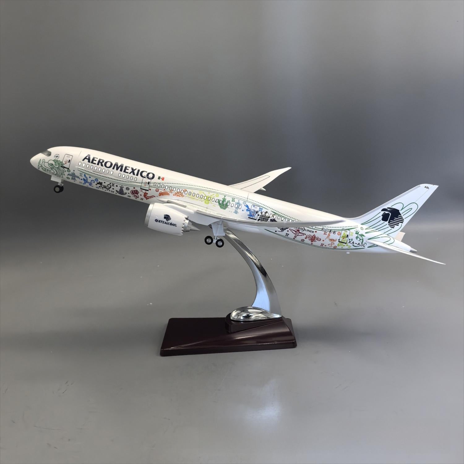 Aeroméxico Boeing 787-9 Dreamliner "Quetzalcóatl" – 42 cm / 16.5 in – Openable Hatch Cover LED Display Model