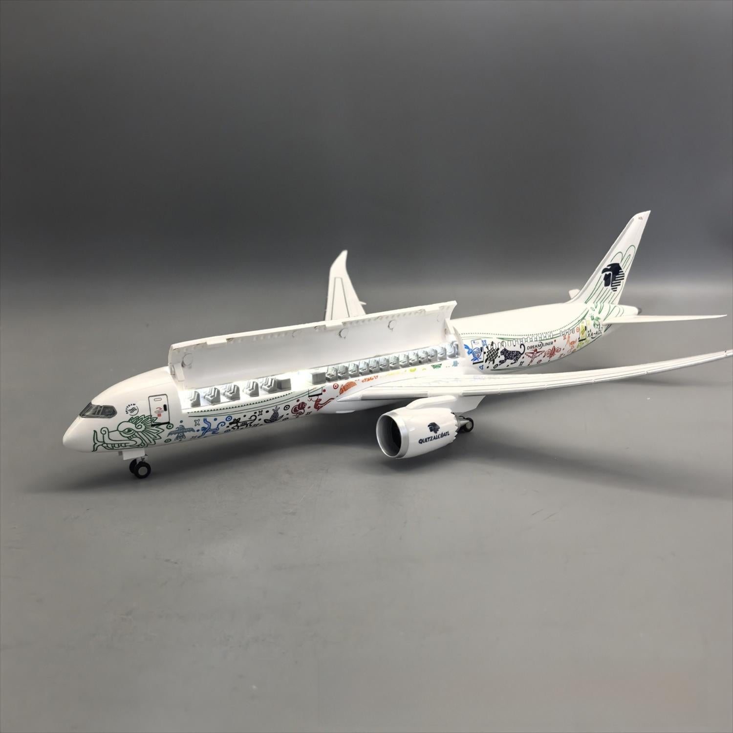 Aeroméxico Boeing 787-9 Dreamliner "Quetzalcóatl" – 42 cm / 16.5 in – Openable Hatch Cover LED Display Model