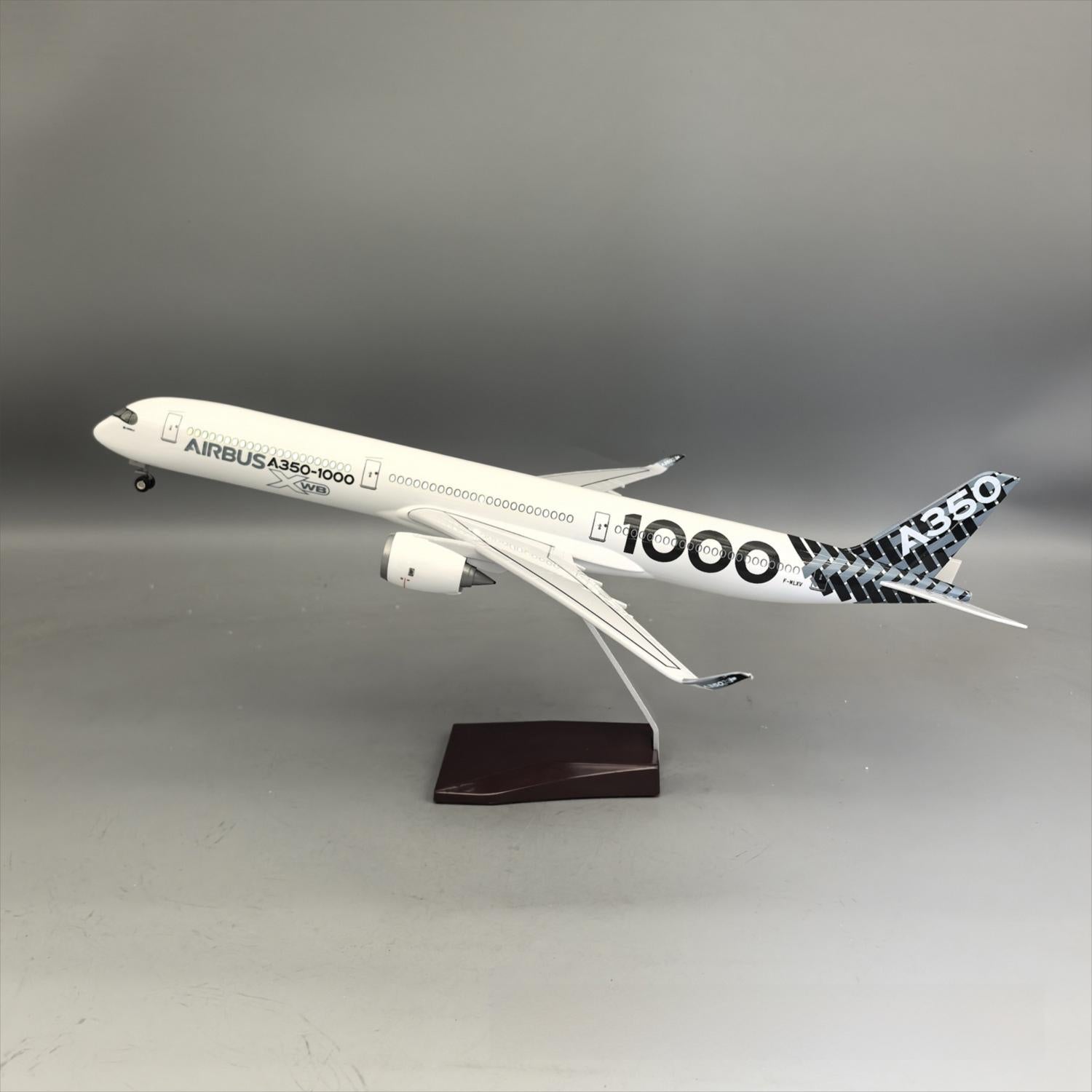 Airbus A350-1000 Carbon Fiber Prototype – 47 cm / 18.5 in – Synthetic Resin Desktop Display Model