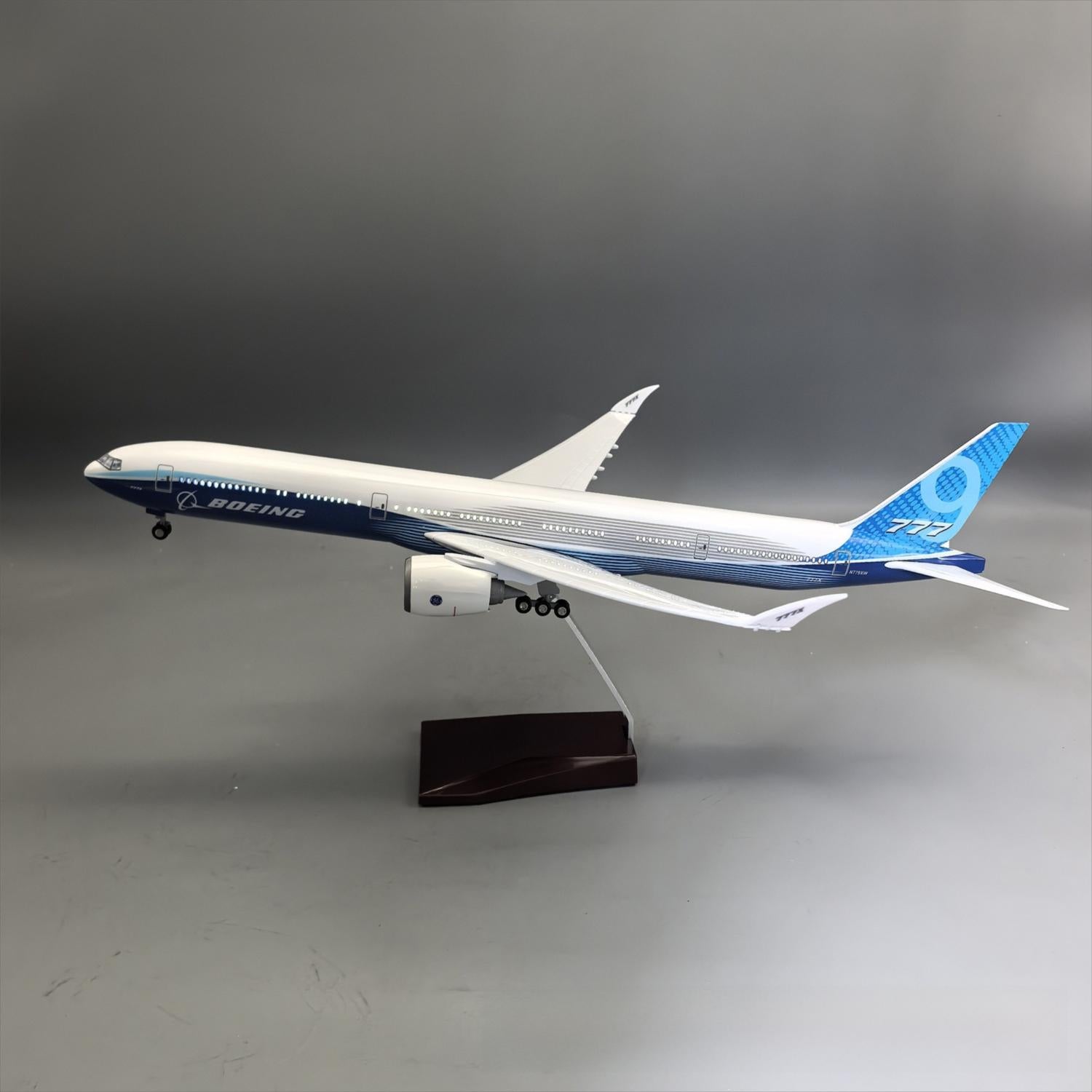 Boeing 777-9X House Prototype – 47 cm / 18.5 in – Folding Wingtip Display Model