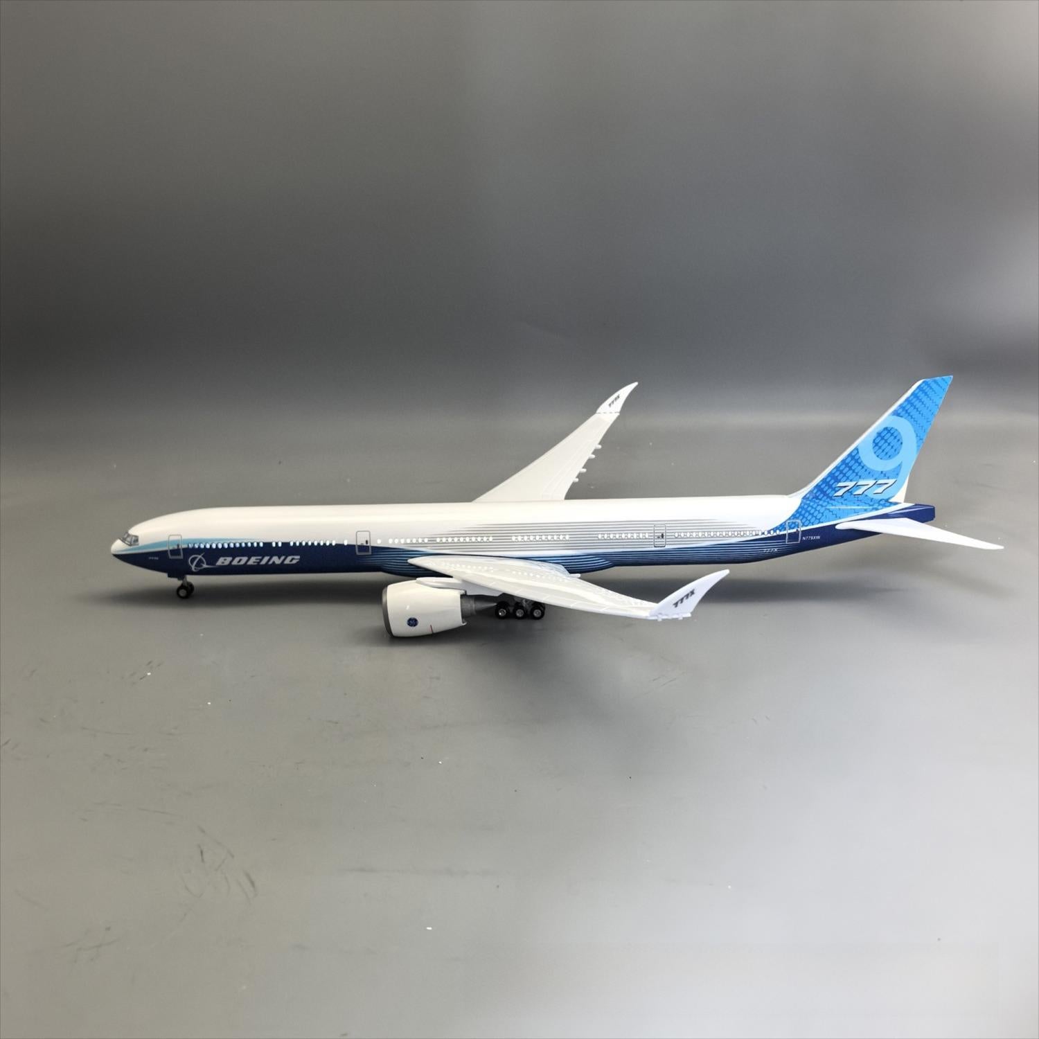 Boeing 777-9X House Prototype – 47 cm / 18.5 in – Folding Wingtip Display Model