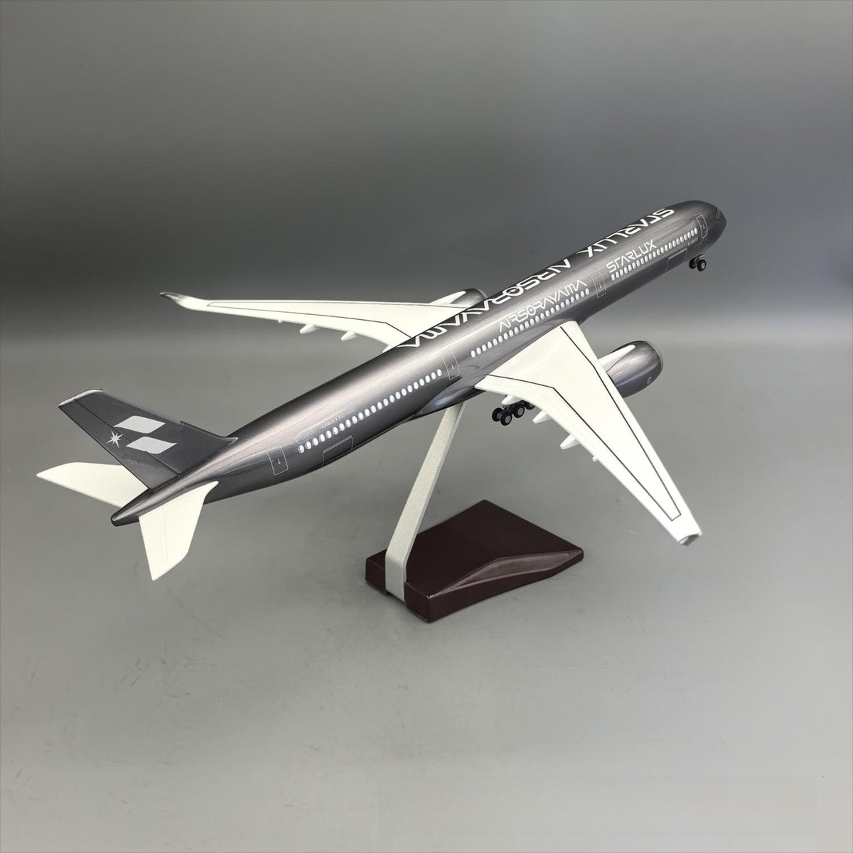 STARLUX Airlines Airbus A350-1000 "Empty Mountain Silver" Airplane Model — 1:157 Scale | 47cm / 18.5"