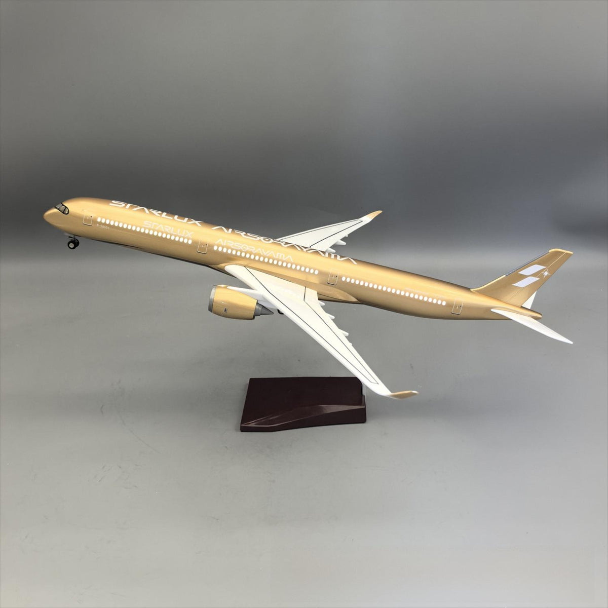 STARLUX Airlines Airbus A350-1000 "Empty Mountain Gold" Airplane Model — 1:157 Scale | 47cm / 18.5"