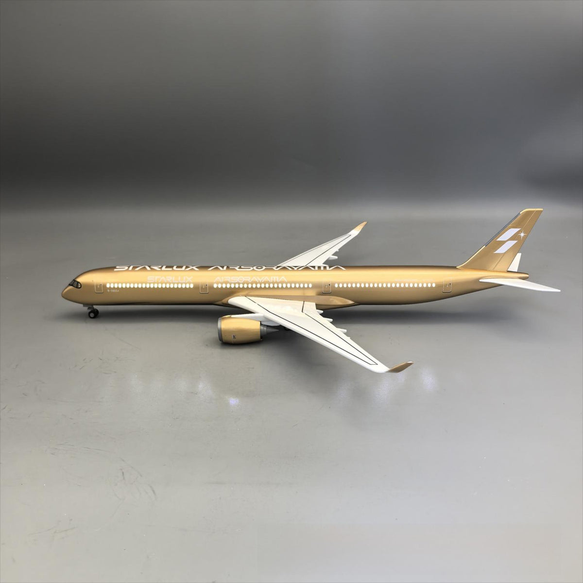 STARLUX Airlines Airbus A350-1000 "Empty Mountain Gold" Airplane Model — 1:157 Scale | 47cm / 18.5"