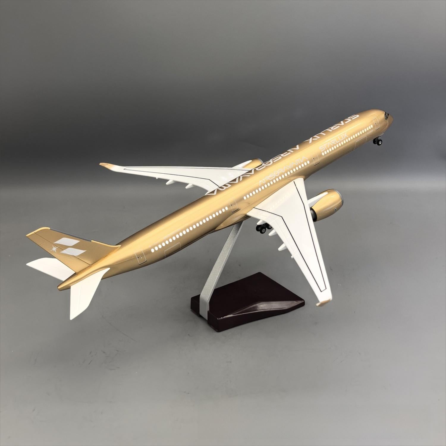 STARLUX Airlines Airbus A350-1000 "Empty Mountain Gold" Airplane Model — 1:157 Scale | 47cm / 18.5" - Gallery 4
