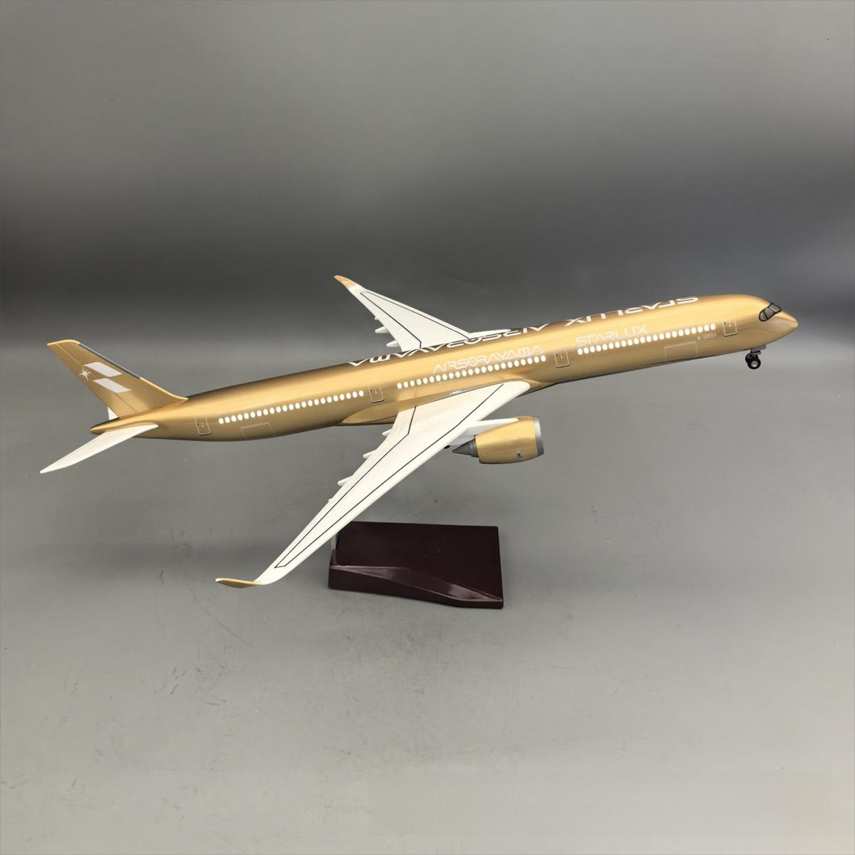 STARLUX Airlines Airbus A350-1000 "Empty Mountain Gold" Airplane Model — 1:157 Scale | 47cm / 18.5"