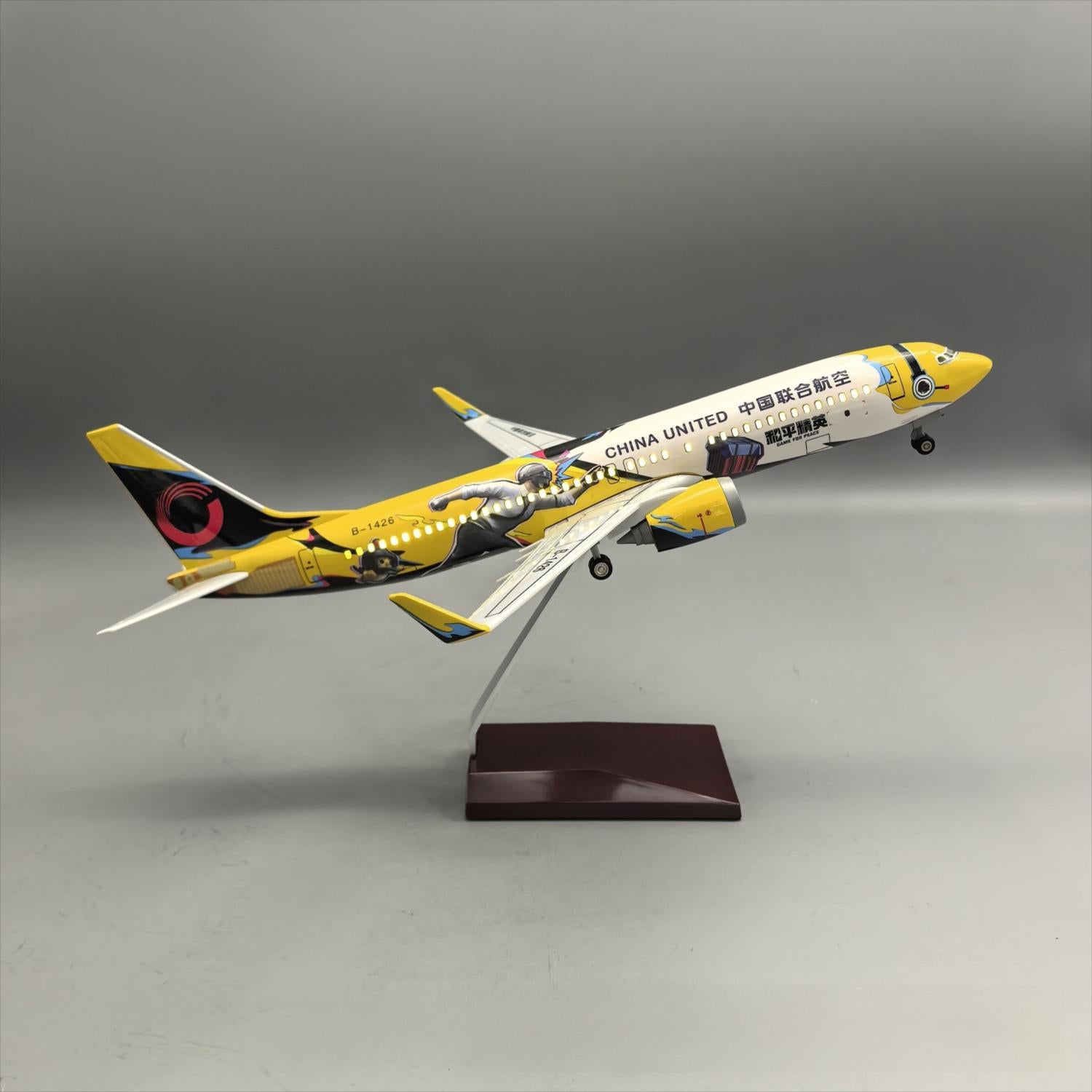 China United Airlines Boeing 737-800 "Peace Elite" Airplane Model — 1:110 Scale | 37cm / 14.6" - Gallery 1