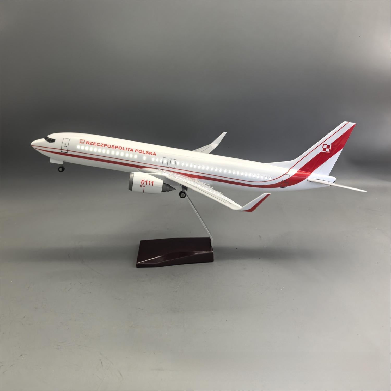 Polish Air Force Boeing 737-800 "Rzeczpospolita Polska" Government Special Plane Model — 1:85 Scale | 47cm / 18.5" - Gallery 1