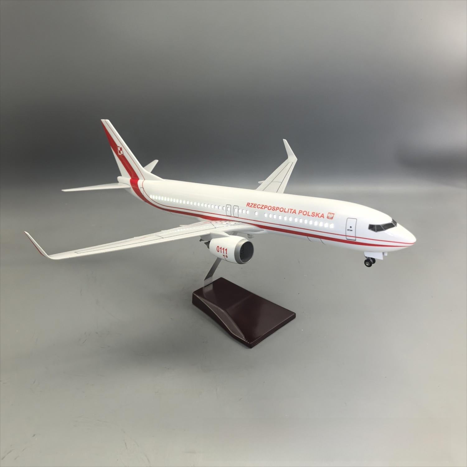 Polish Air Force Boeing 737-800 "Rzeczpospolita Polska" Government Special Plane Model — 1:85 Scale | 47cm / 18.5" - Gallery 9