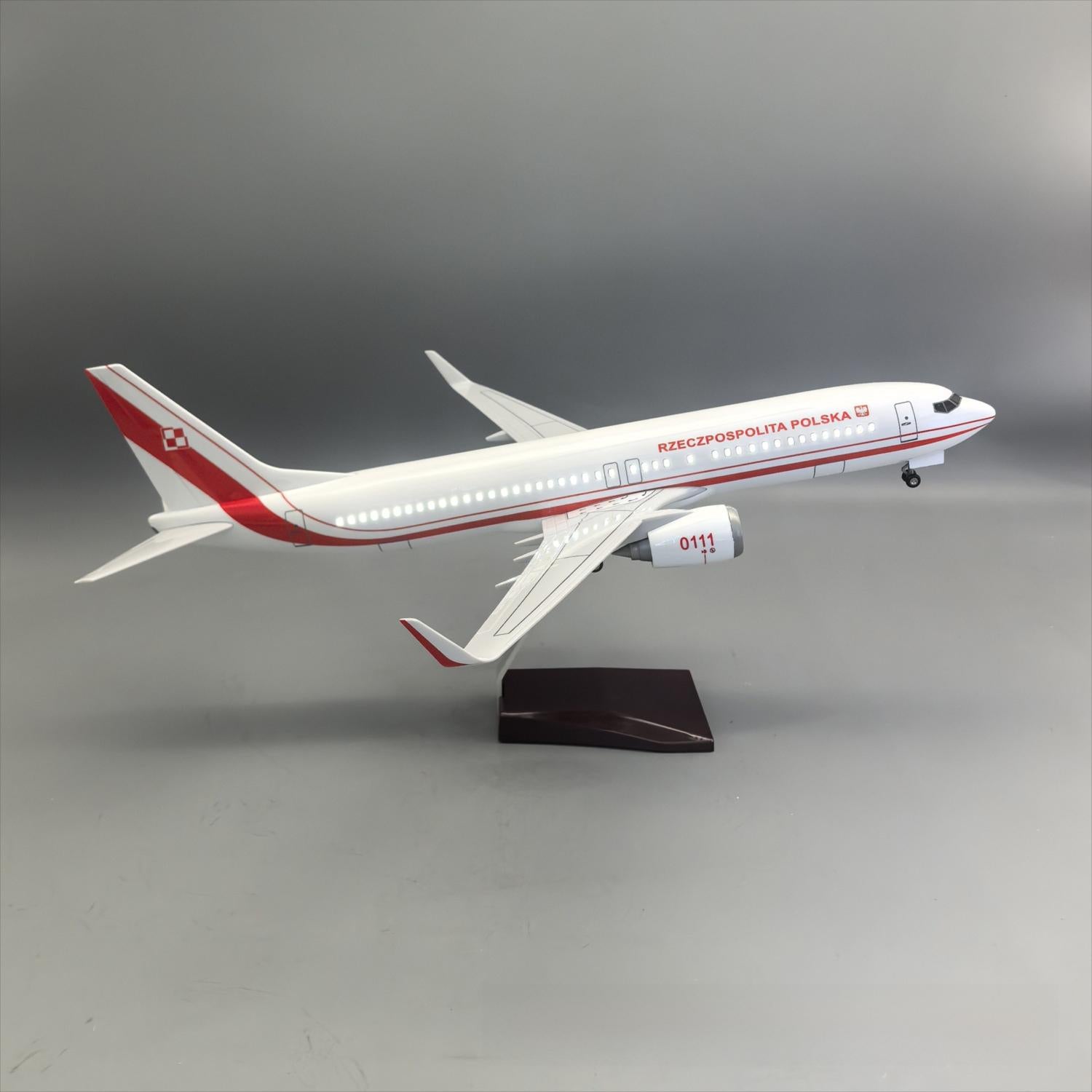 Polish Air Force Boeing 737-800 "Rzeczpospolita Polska" Government Special Plane Model — 1:85 Scale | 47cm / 18.5" - Gallery 6