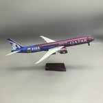 Qatar Airways Boeing 777-300ER "Copa Mundial de la FIFA" – 47 cm / 18,5 in – Modelo con pantalla LED activada por voz - Thumbnail 2
