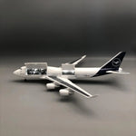 Lufthansa Boeing 747-400 1:150 – 47 cm / 18.5 in – Opening Cabin Interior & LED Lights - Thumbnail 3