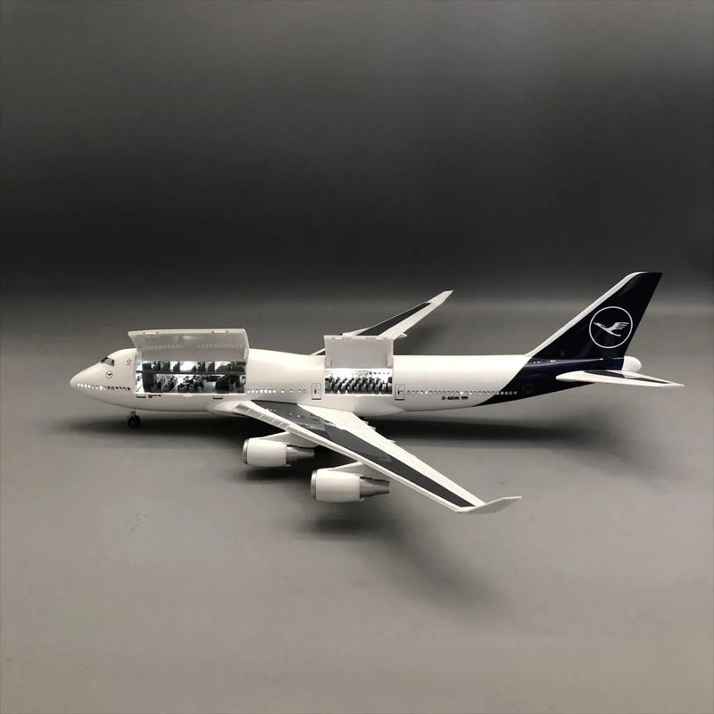 Lufthansa Boeing 747-400 1:150 – 47 cm / 18.5 in – Opening Cabin Interior & LED Lights - Image 3