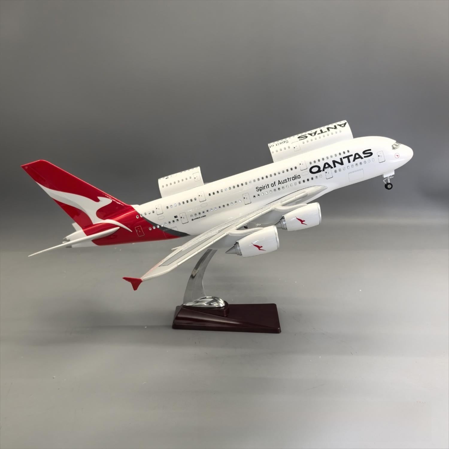 Qantas Airbus A380 1:160 – 45.5 cm / 17.9 in – Opening Cabin Interior