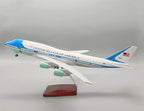Boeing 747 Air Force One 1:150 – 47 cm / 18.5 in – LED Lights