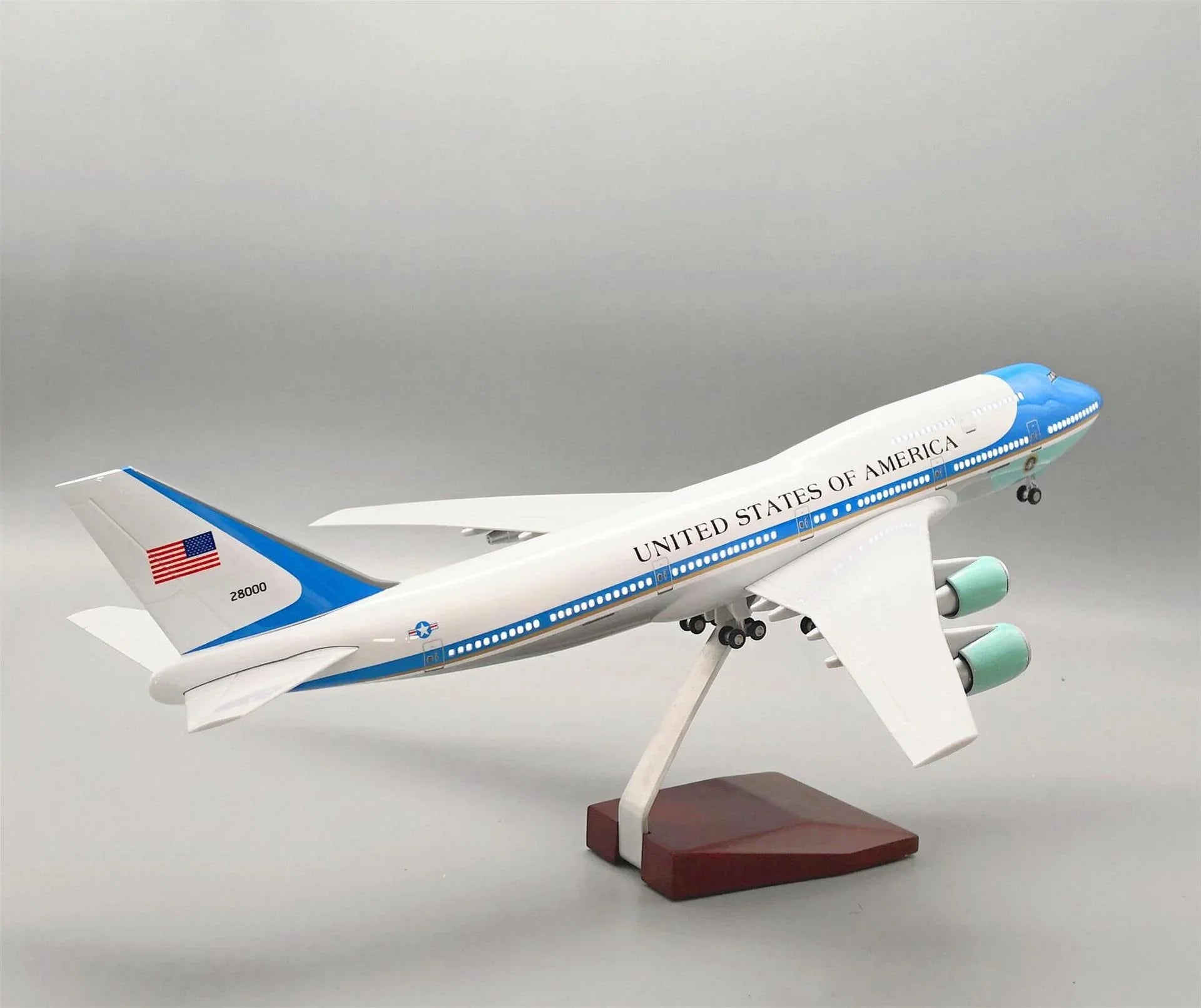 Boeing 747 Air Force One 1:150 – 47 cm / 18.5 in – LED Lights - Gallery 6
