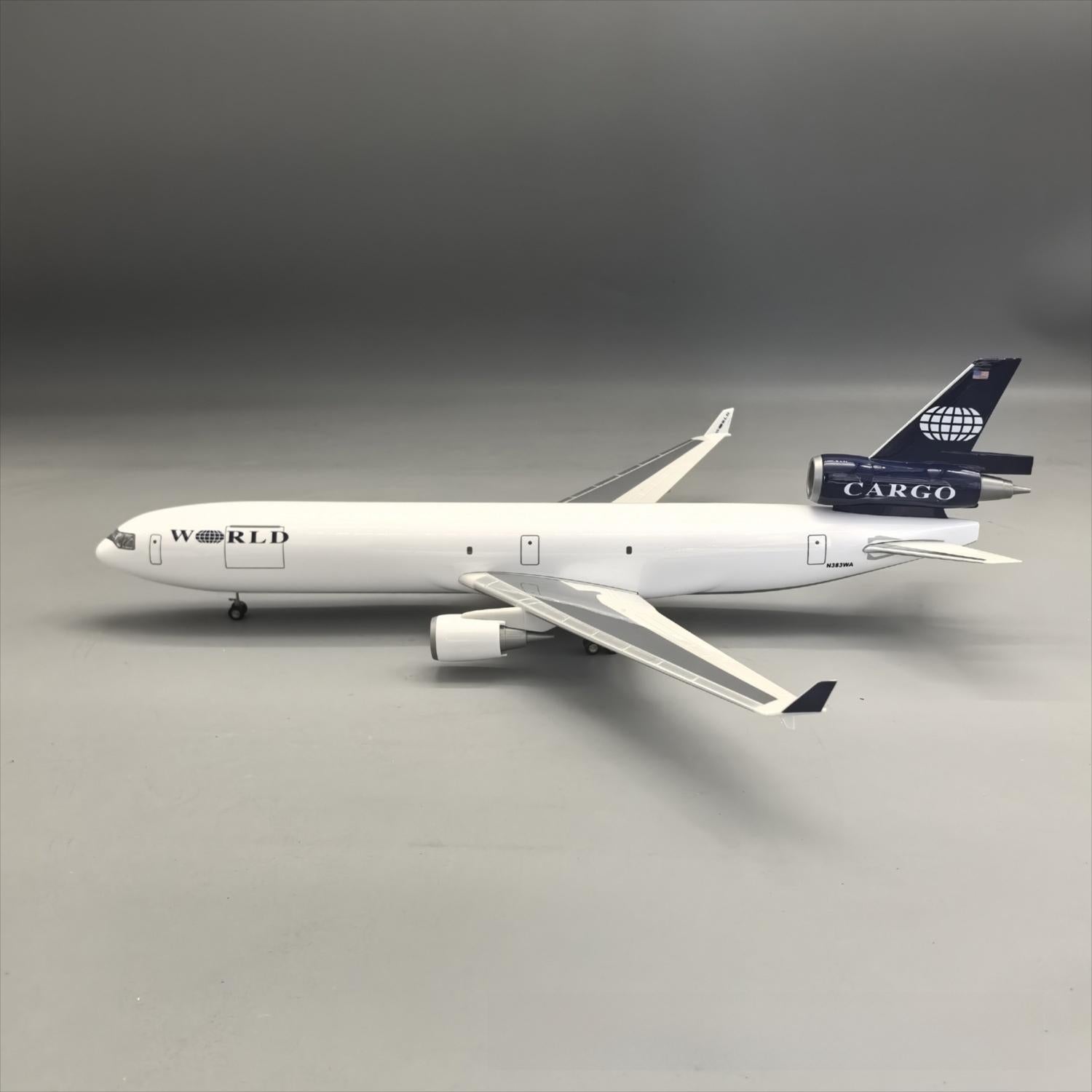 World Airways Cargo MD-11F 1:130 – 47 cm / 18.5 in