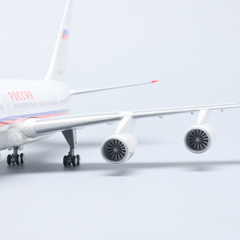 Avión presidencial de Rusia Ilyushin Il-96-300 1:120 – 46 cm / 18.1 in – Luces LED - Image 2