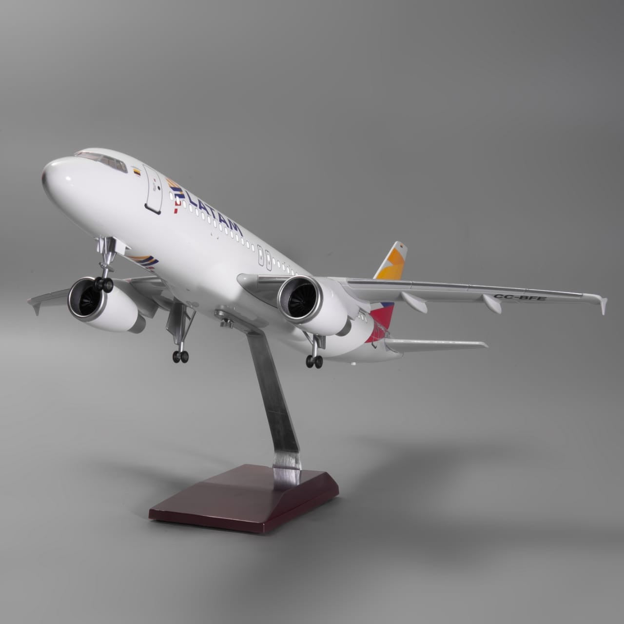 LATAM A320 - علم كولومبيا - إصدار خاص - 47 سم - LED