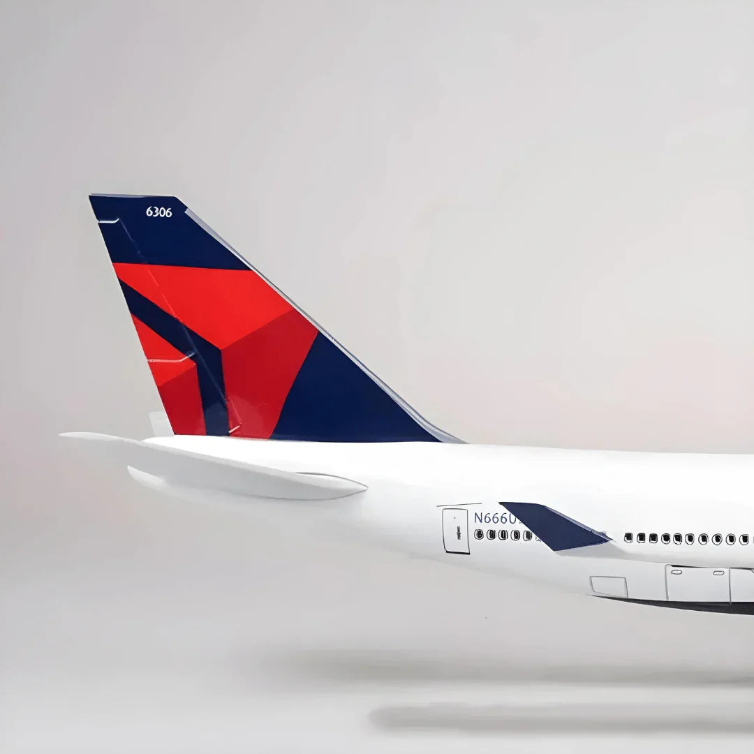 Boeing 747 Delta 1:150 – 47 cm / 18.5 in – LED Lights – Flying Boeing 747 Delta 1:150 – 47 cm / 18.5 in – LED Lights – Flying