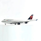 Boeing 747 Delta 1:150 – 47 cm / 18.5 in – LED Lights