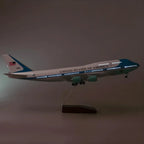 Boeing 747 Air Force One 1:150 – 47 cm / 18.5 in – LED Lights