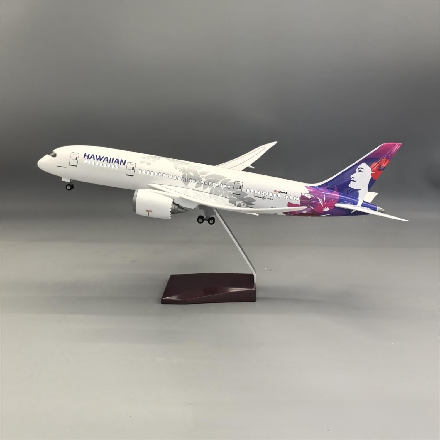 Hawaiian Airlines Boeing 787-8 Dreamliner 1:130 – 43 cm / 16.9 in – LED Lights