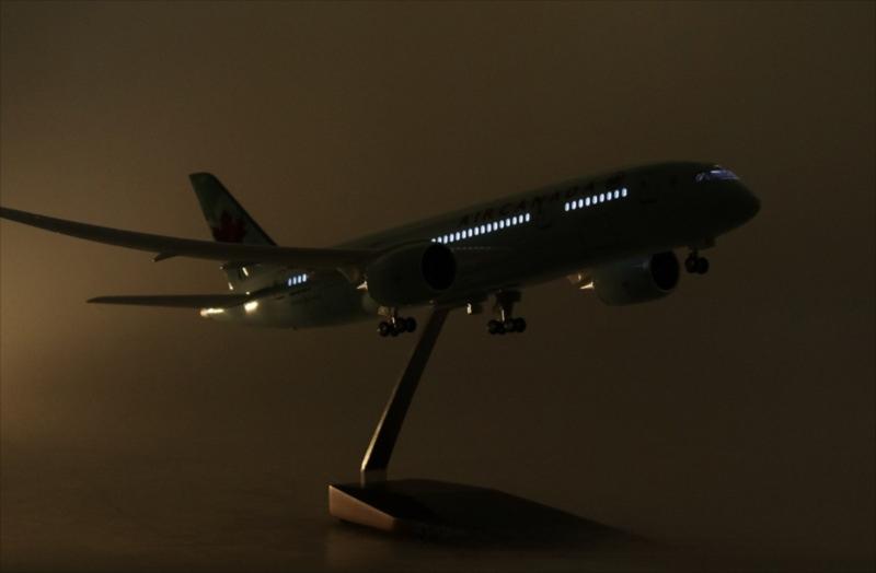 B787 Air Canada Dreamliner - Scale 1/130 - 43cm - 16.9 in - Green Livery