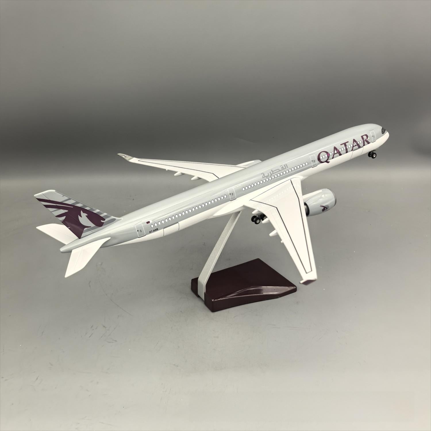 Qatar Airways Airbus A350-1000 Airplane Model — 1:157 Scale | 47cm / 18.5" - Gallery 4