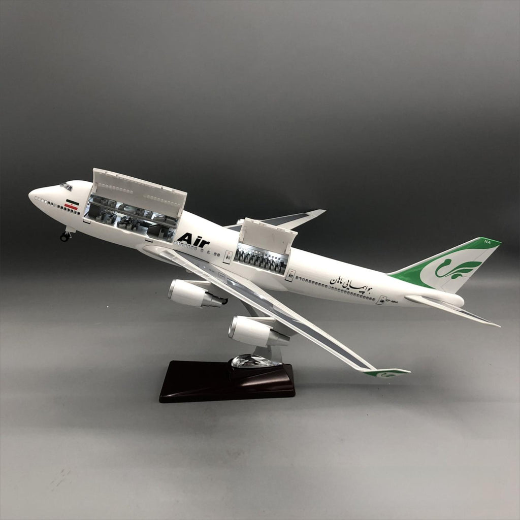 Mahan Air Boeing 747-400 1:150 – 47 cm / 18.5 in – Opening Cabin Interior & LED Lights