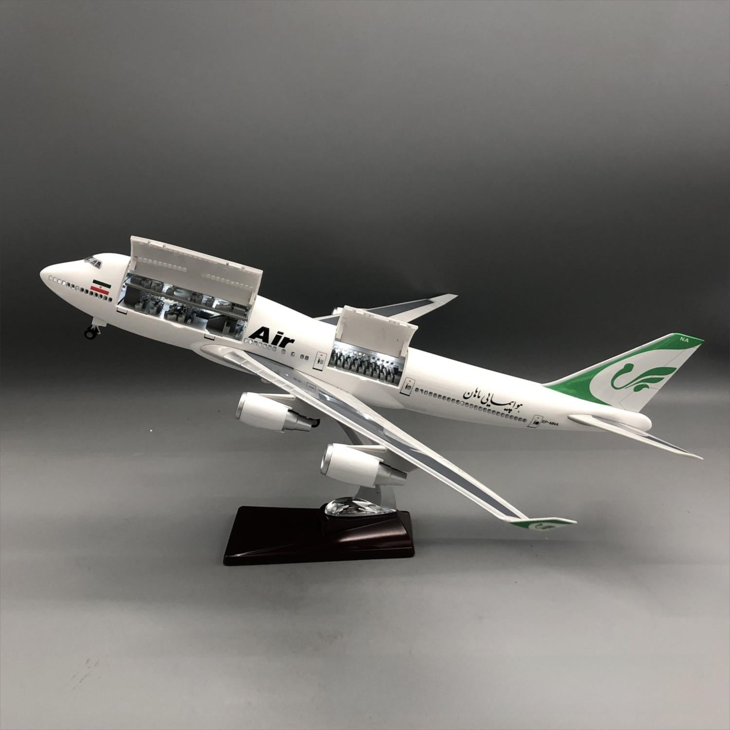 Mahan Air Boeing 747-400 1:150 – 47 cm / 18.5 in – Opening Cabin Interior & LED Lights