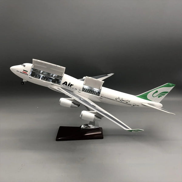 Mahan Air Boeing 747-400 1:150 – 47 cm / 18.5 in – Opening Cabin Interior & LED Lights