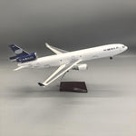 World Airways Cargo MD-11F 1:130 – 47 cm / 18.5 in - Thumbnail 1