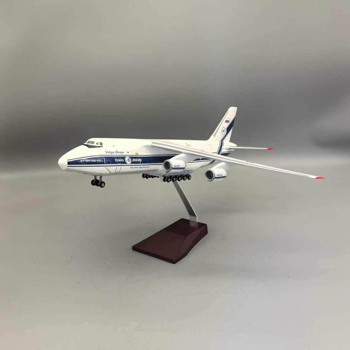 Antonov An-124 Volga-Dnepr Heavy Cargo – 1:165 Scale Model
