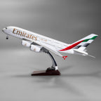 طائرة إيرباص A380 من الإمارات بمقياس 1:160 – 47 سم / 18.5 بوصة – تصميم داخلي قابل للفتح