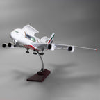 طائرة إيرباص A380 من الإمارات بمقياس 1:160 – 47 سم / 18.5 بوصة – تصميم داخلي قابل للفتح