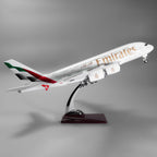 طائرة إيرباص A380 من الإمارات بمقياس 1:160 – 47 سم / 18.5 بوصة – تصميم داخلي قابل للفتح