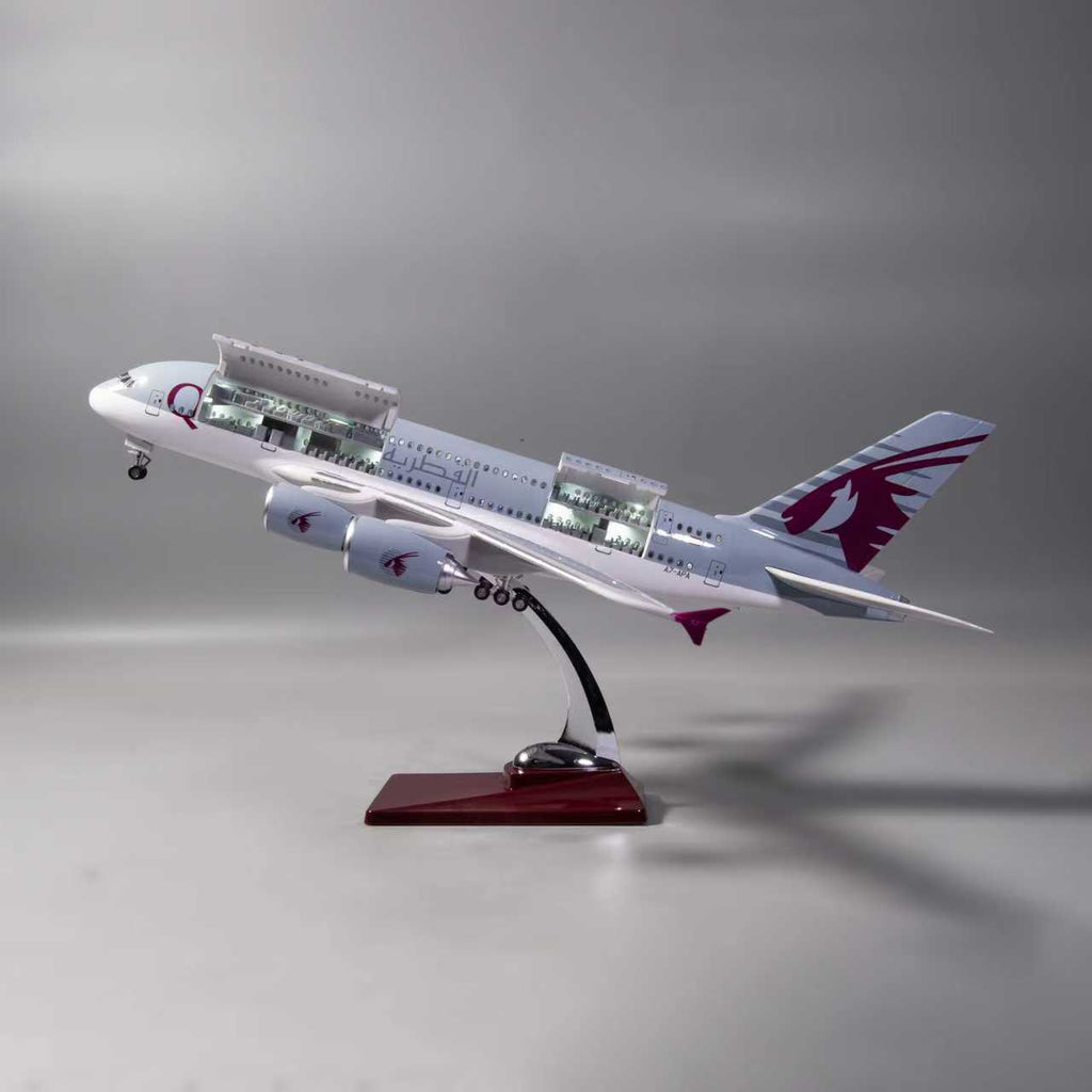 Airbus A380 Qatar 1:160 – 47 cm / 18.5 in – Opening Interior