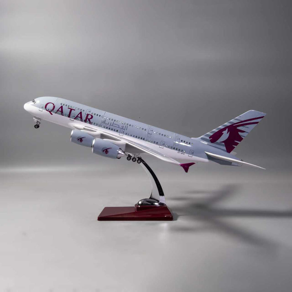 Airbus A380 Qatar 1:160 – 47 cm / 18.5 in – Opening Interior