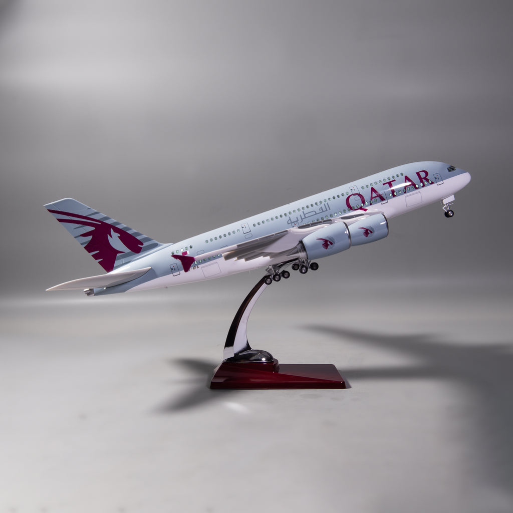 Airbus A380 Qatar 1:160 – 47 cm / 18.5 in – Opening Interior